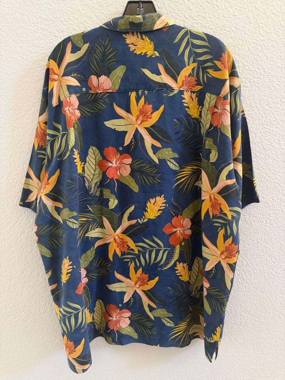 Tommy Bahama 100% Silk Multicolor Floral Hawaiian Shirt Short Sleeve Size XL - Picture 6 of 7